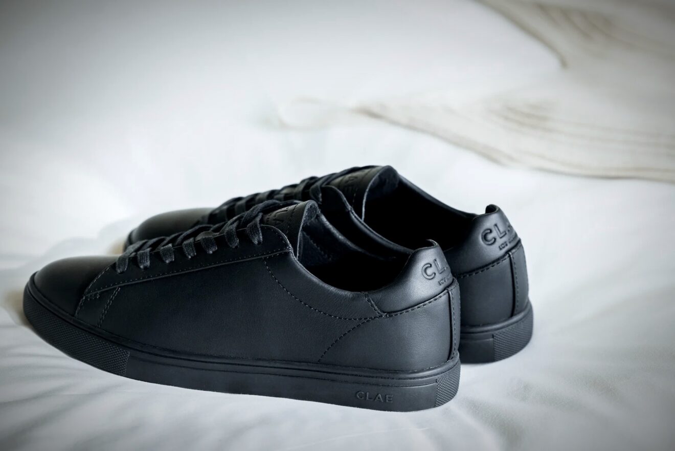 10 paires de sneakers noires pour casser les codes et révéler votre côté sombre