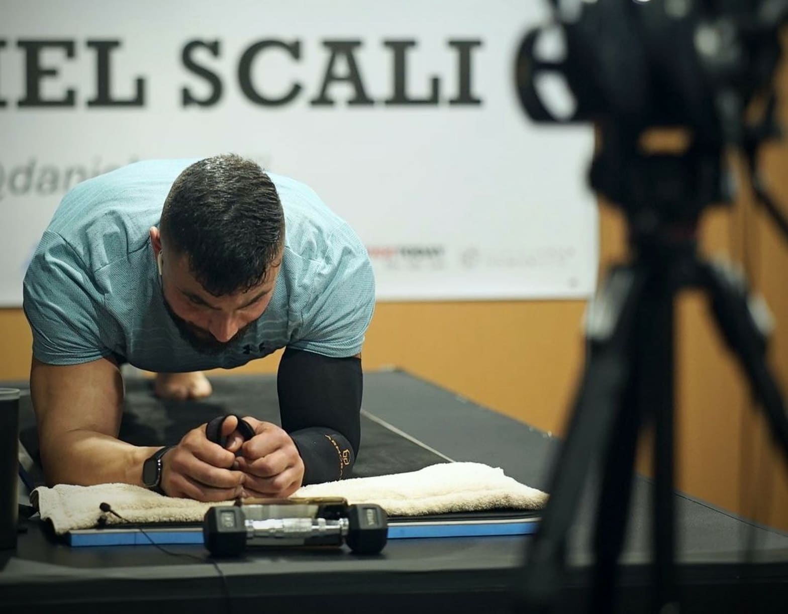 Daniel Scali, record du monde de gainage 2021