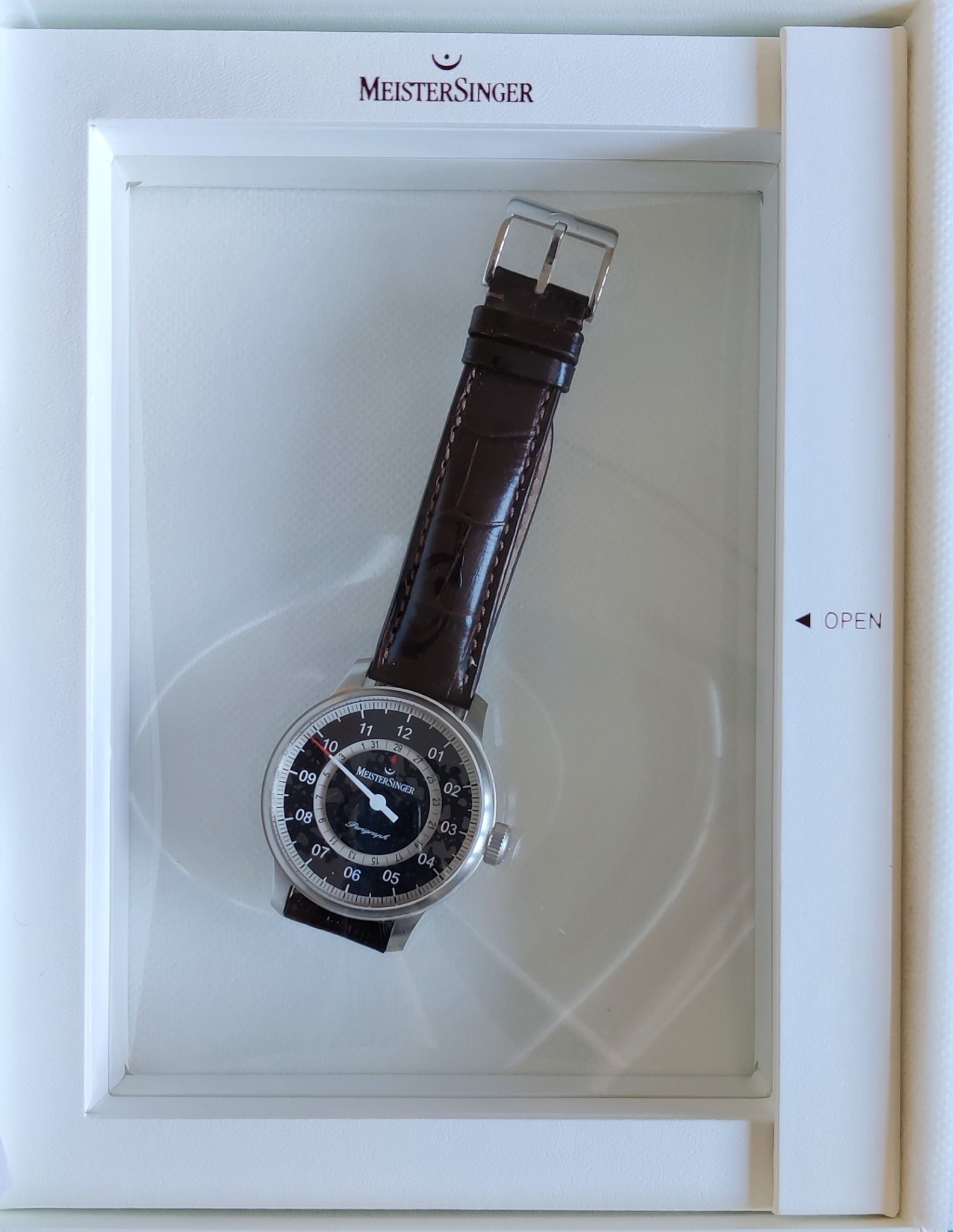 Coffret de la montre Meistersinger Perigraph