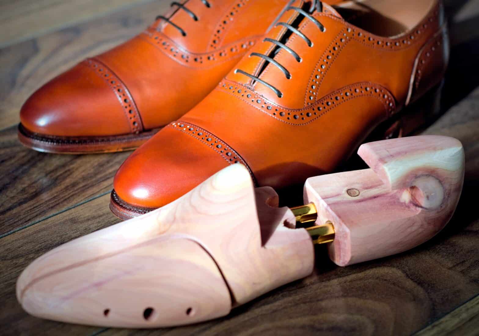 Les embauchoirs à chaussures : sont-ils indispensables pour l'entretien de  vos chaussures ? –