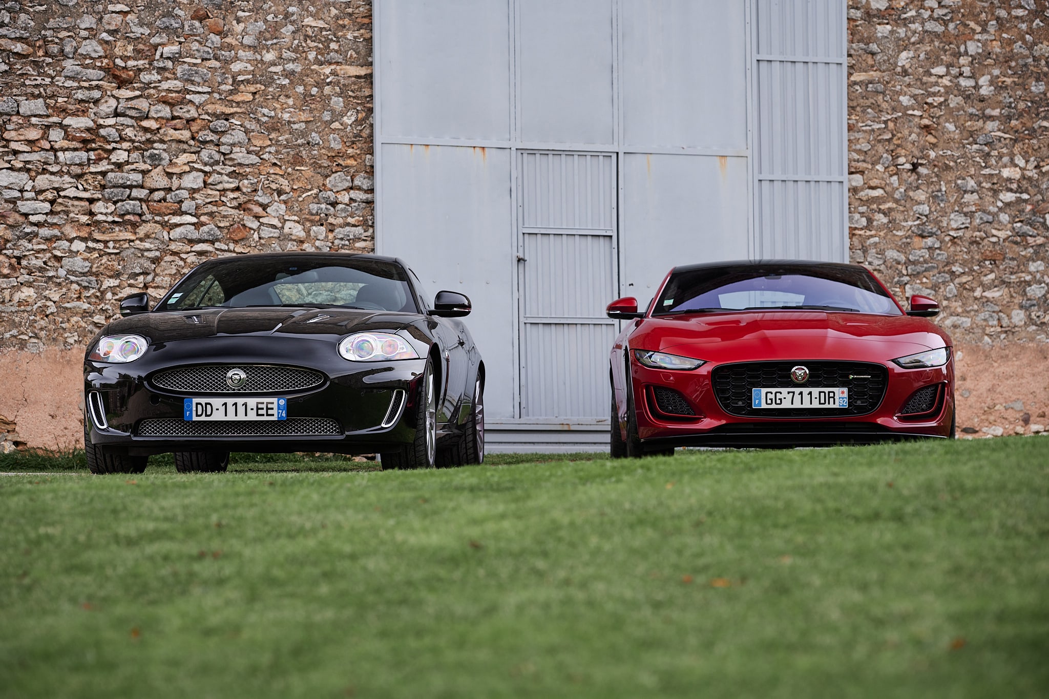 Jaguar F-Type vs Jaguar XR