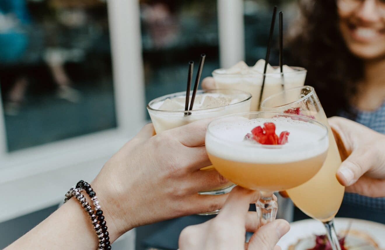 Découvrez les 5 cocktails de printemps incontournables pour célébrer le retour des beaux jours