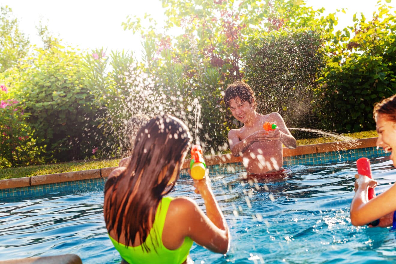 Les accessoires de piscine high-tech qui révolutionneront vos baignades cet été