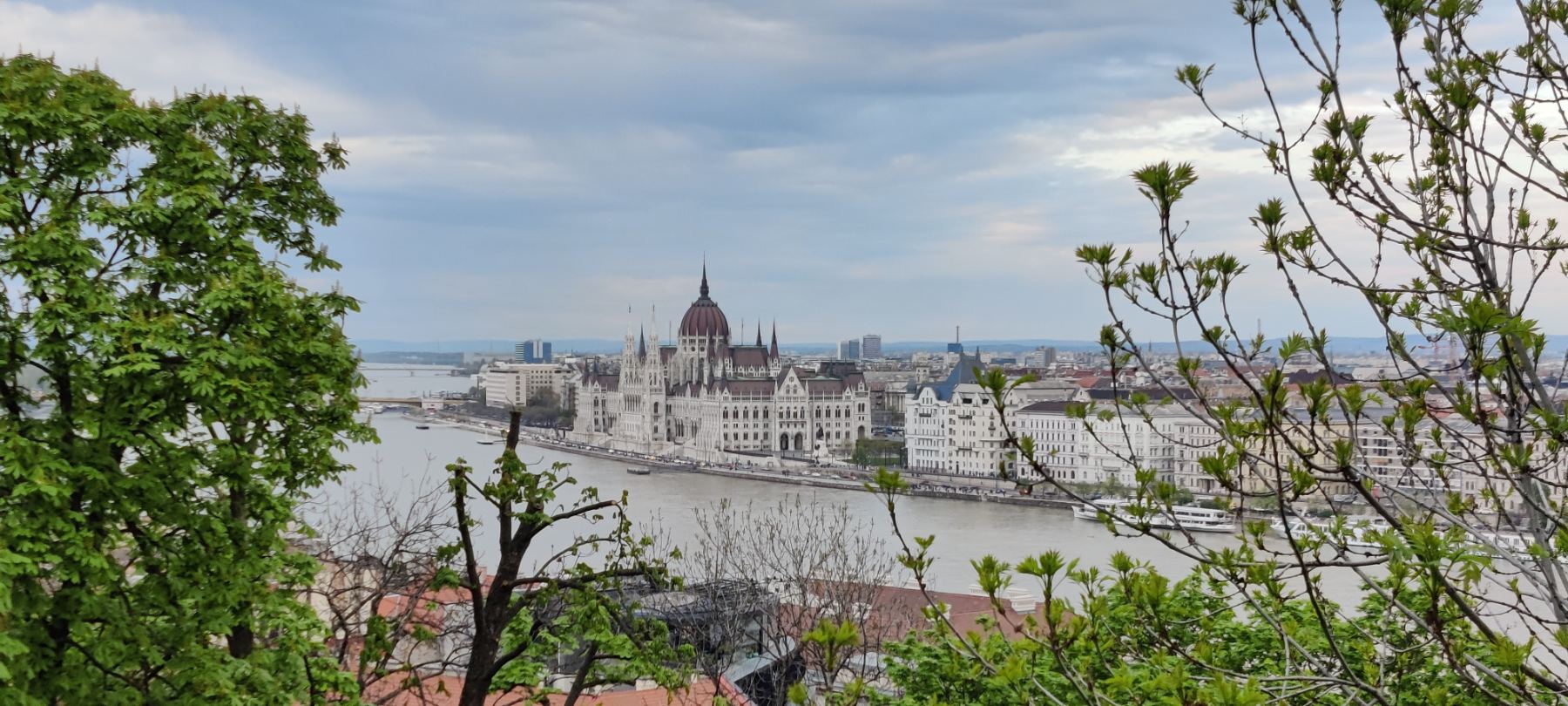 Budapest vue sur le Danube et le Parlement