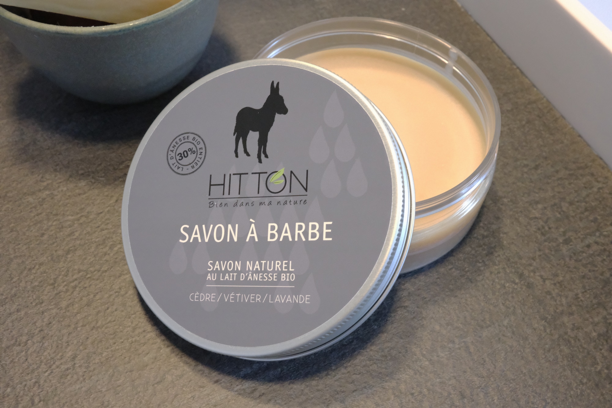 Le savon à barbe au lait d'ânesse de la ferme du Hitton.