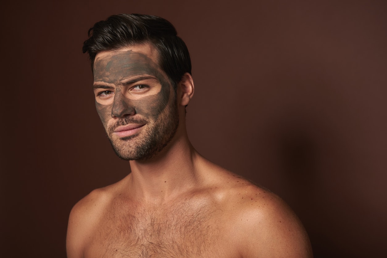 Les hommes aussi ont besoin d'une routine de soin du visage : découvrez pourquoi