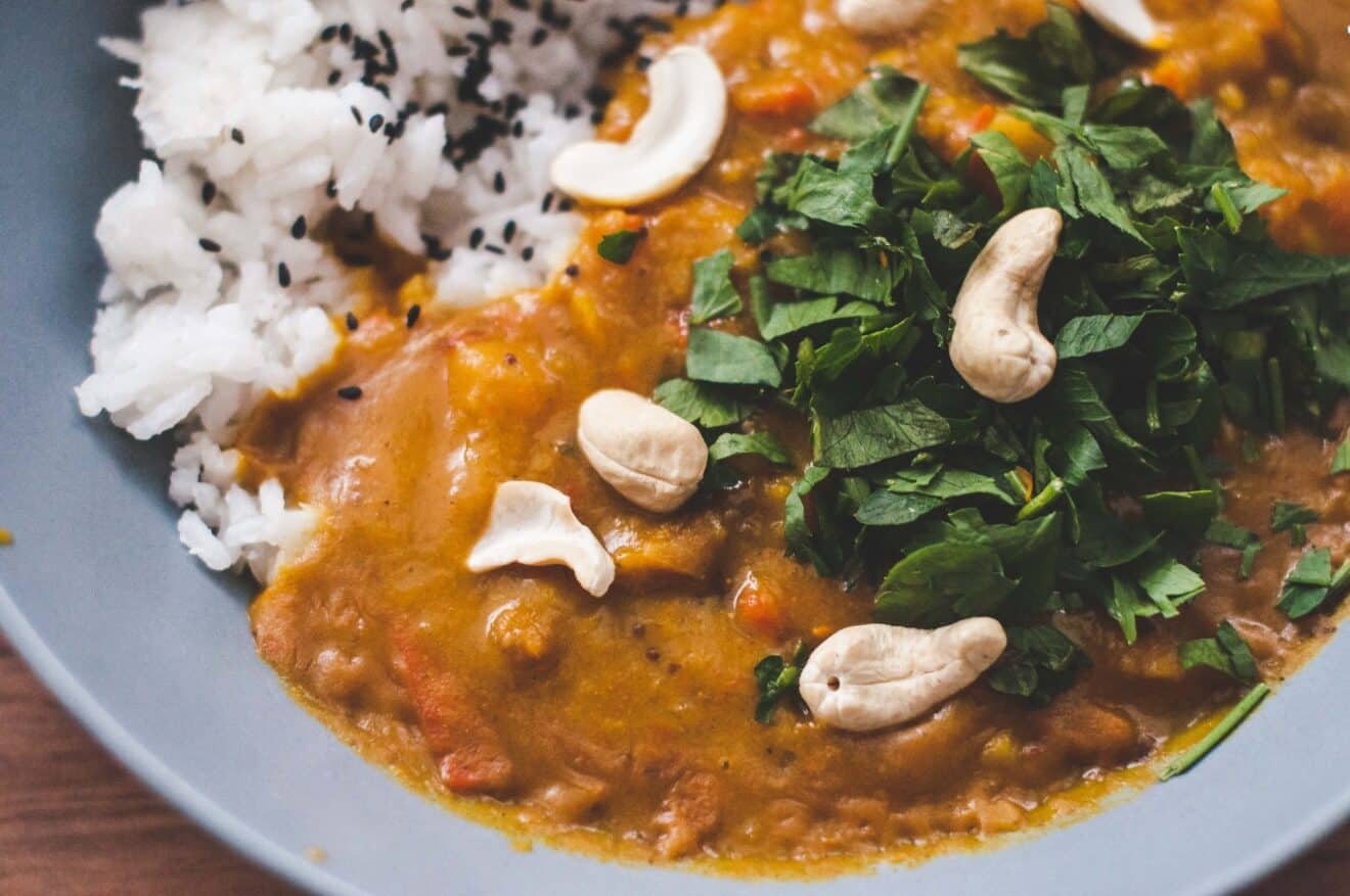 Curry de légumes de saison : découvrez la recette et les astuces pour un plat végétarien savoureux