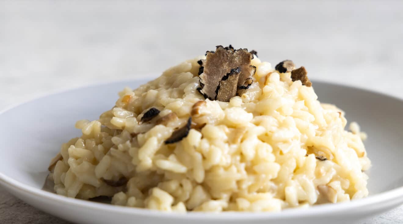 Le risotto aux champignons et truffe : un plat luxueux et facile pour une soirée chic