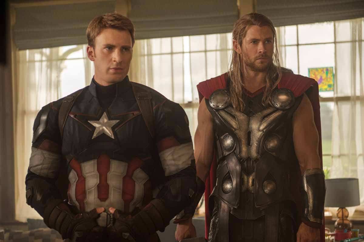 Captain America (Chris Evans) et Thor (Chris Hemworth) dans Avengers 2