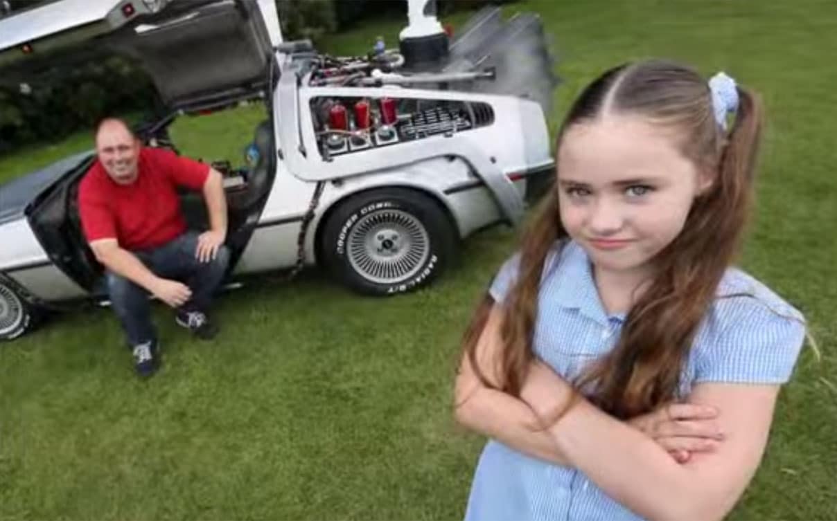 Ce papa emmène sa fille à l'école en DeLorean