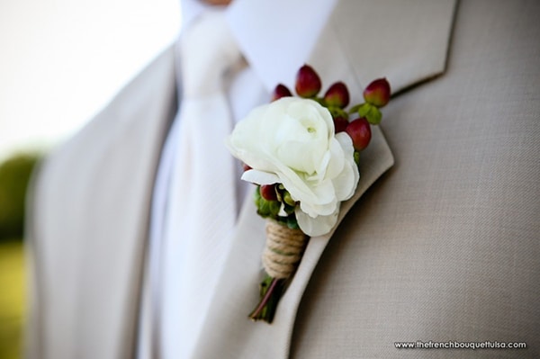 fleur de boutonnière costume de mariage