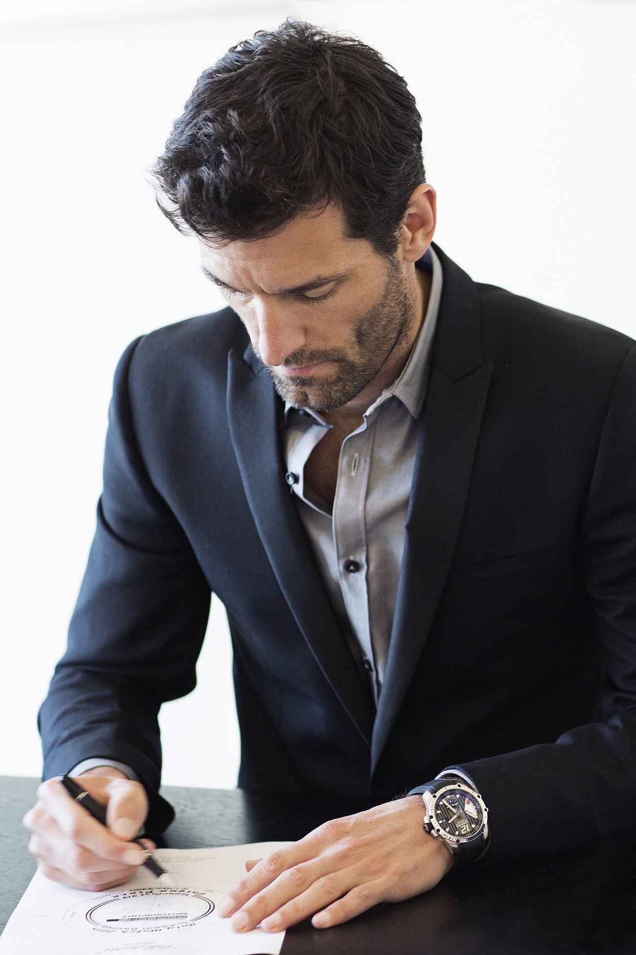 Mark Webber signe la montre Chopard Only Watch 2015 - © Johann Sauty