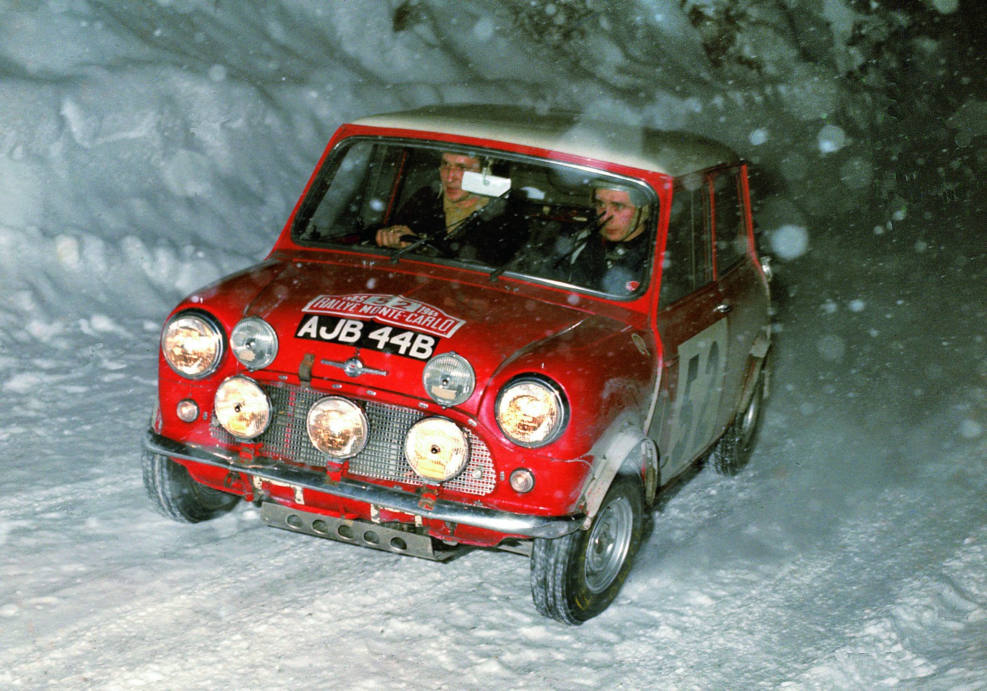 En 1965, la Mini Cooper S gagne le rallye de Monte Carlo pour la deuxième fois