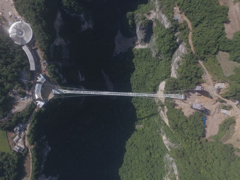 Le plus long pont de verre du monde, en Chine