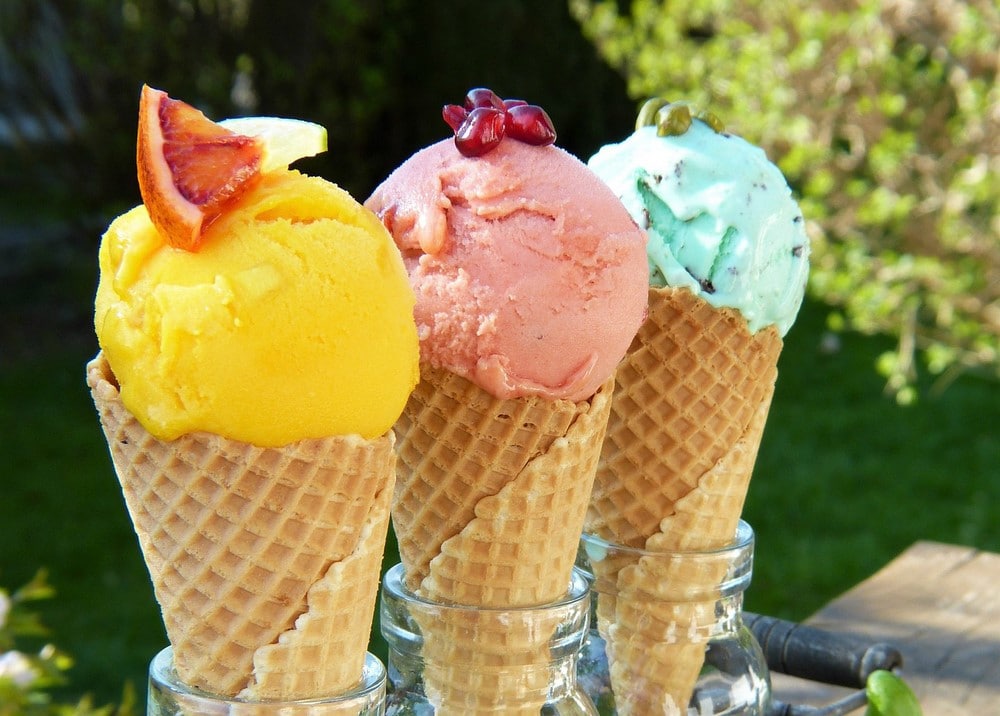 Séduire une femme avec un dessert : une glace en mode amour d'été