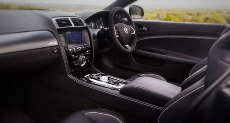 Cabriolet Jaguar XKR-S : luxe intérieur