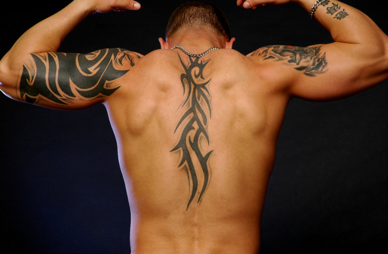 L'art ancestral du tatouage polynésien : ce que vous devez savoir