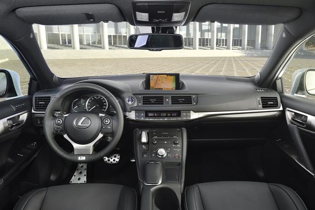 Intérieur de la nouvelle Lexus CT 200h 2014