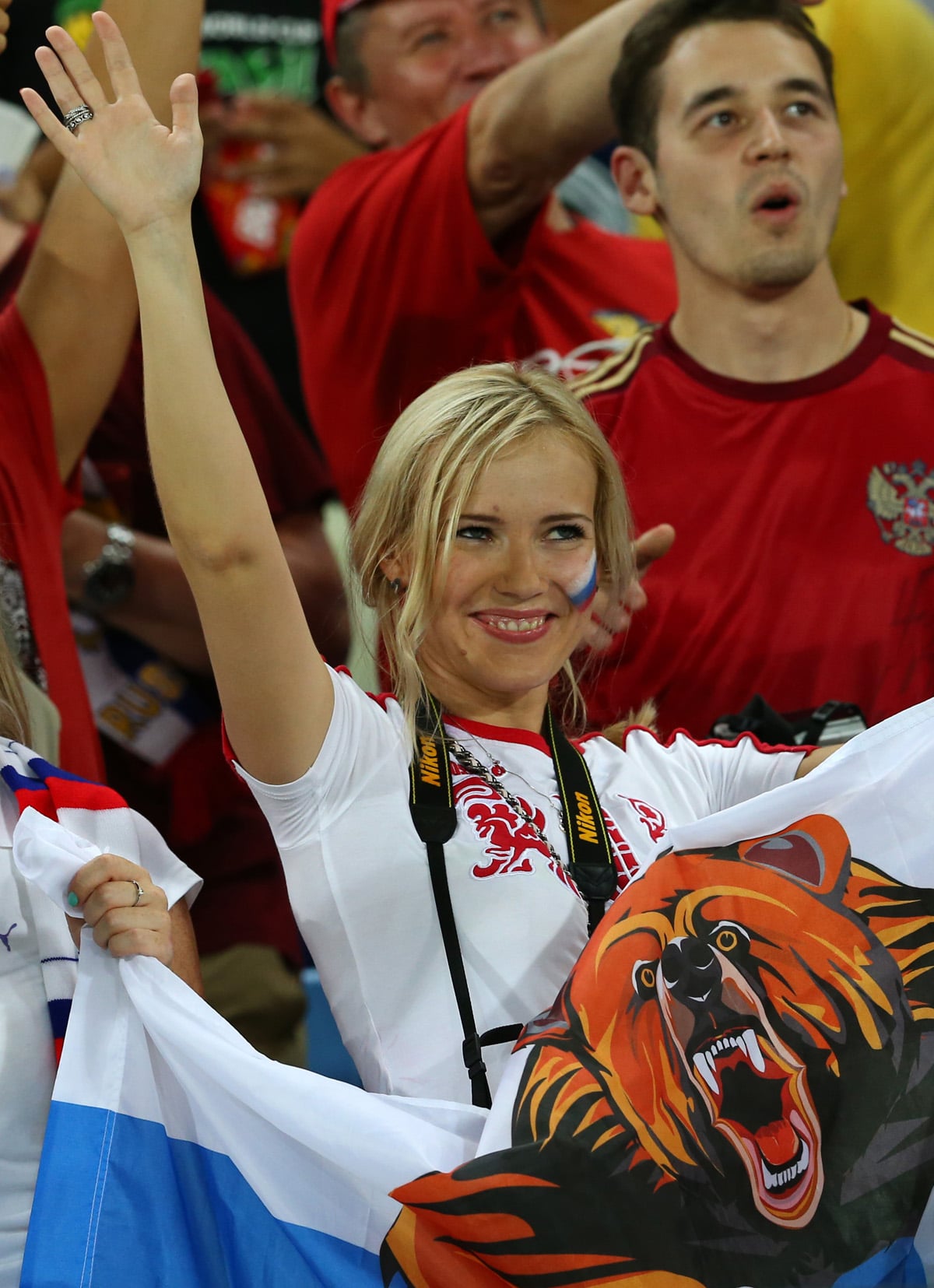 Cette jolie supportrice russe aura-t-elle le sourire ce soir ?