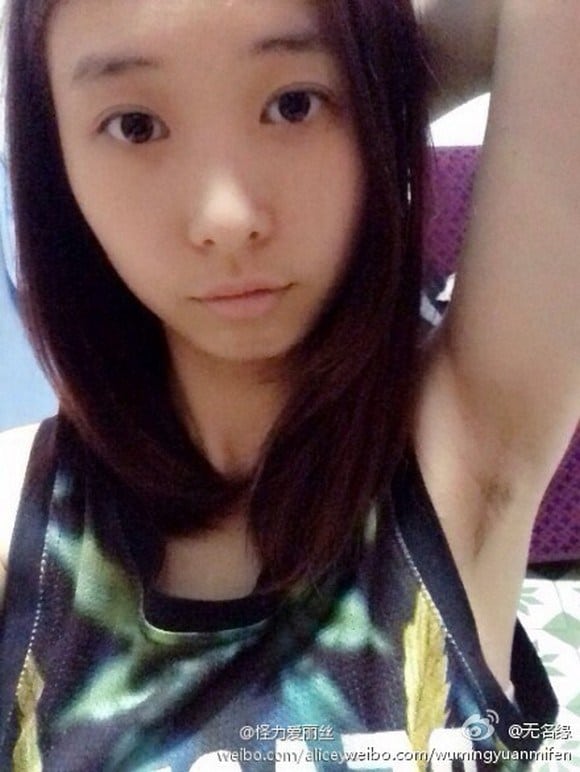 Une jeune femme chinoise aux aisselles poilues poste sa photo sur Weibo